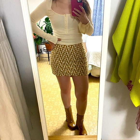 Retro-Style Elodie Corduroy Patterned Nordstrom Rack Mini Skirt in Mustard - Picture 2 of 5